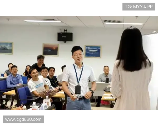 李丽独家揭秘足球技巧与心得分享助你提升球技的秘密宝典