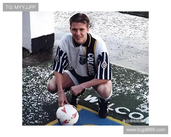 绿茵场上的传奇人生：英国足球明星的奋斗与荣耀